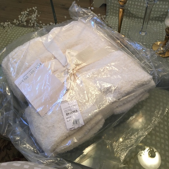 Barefoot Dreams Accessories - NEW Barefoot Dreams cream throw—NWT